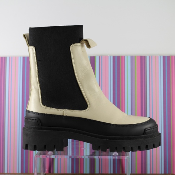 Simons Leather Bootie - Picture 2 of 15